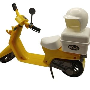Vintage 1970s Sindy Scooter & Rare Helmet - Pedigree